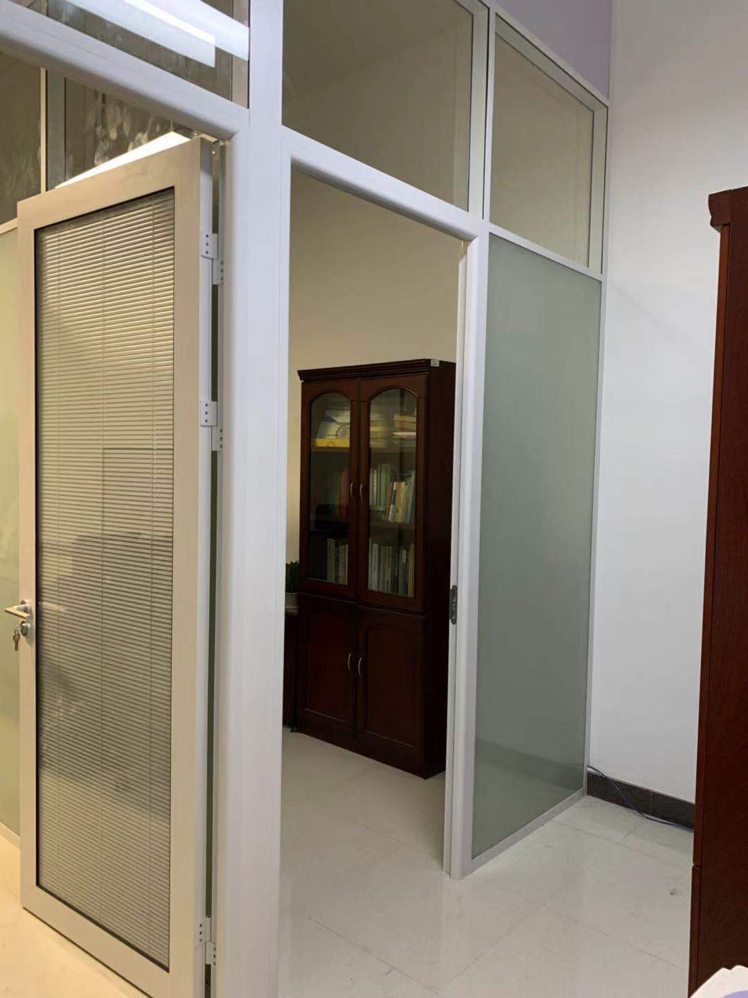 暨南大學(xué)番禺校區(qū)玻璃隔斷現(xiàn)場 暨南大學(xué)番禺校區(qū)玻璃隔斷現(xiàn)場