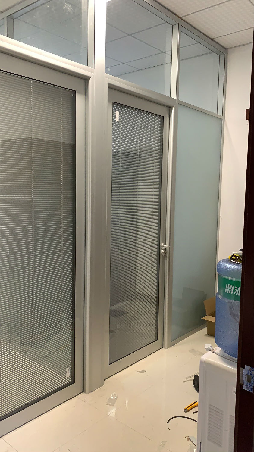 暨南大學(xué)番禺校區(qū)玻璃隔斷現(xiàn)場 暨南大學(xué)番禺校區(qū)玻璃隔斷現(xiàn)場