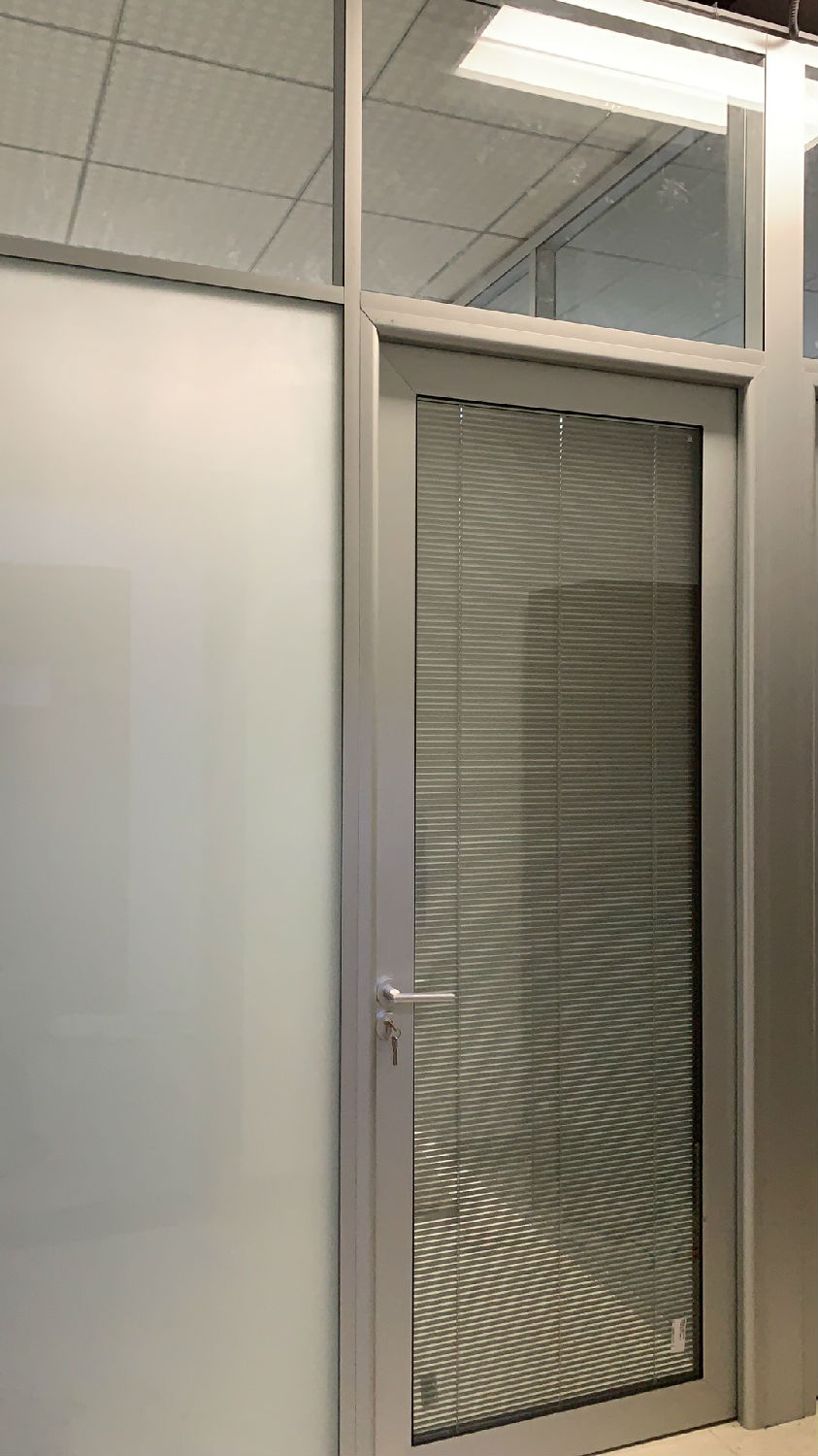 暨南大學(xué)番禺校區(qū)玻璃隔斷現(xiàn)場 暨南大學(xué)番禺校區(qū)玻璃隔斷現(xiàn)場